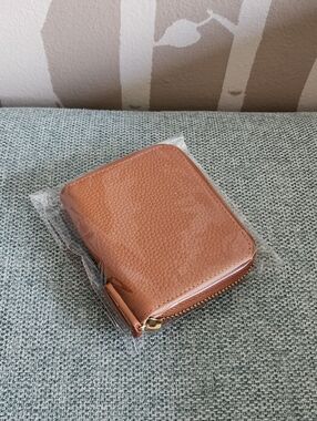 Moterm: Compact Leather Accordian Card Wallet